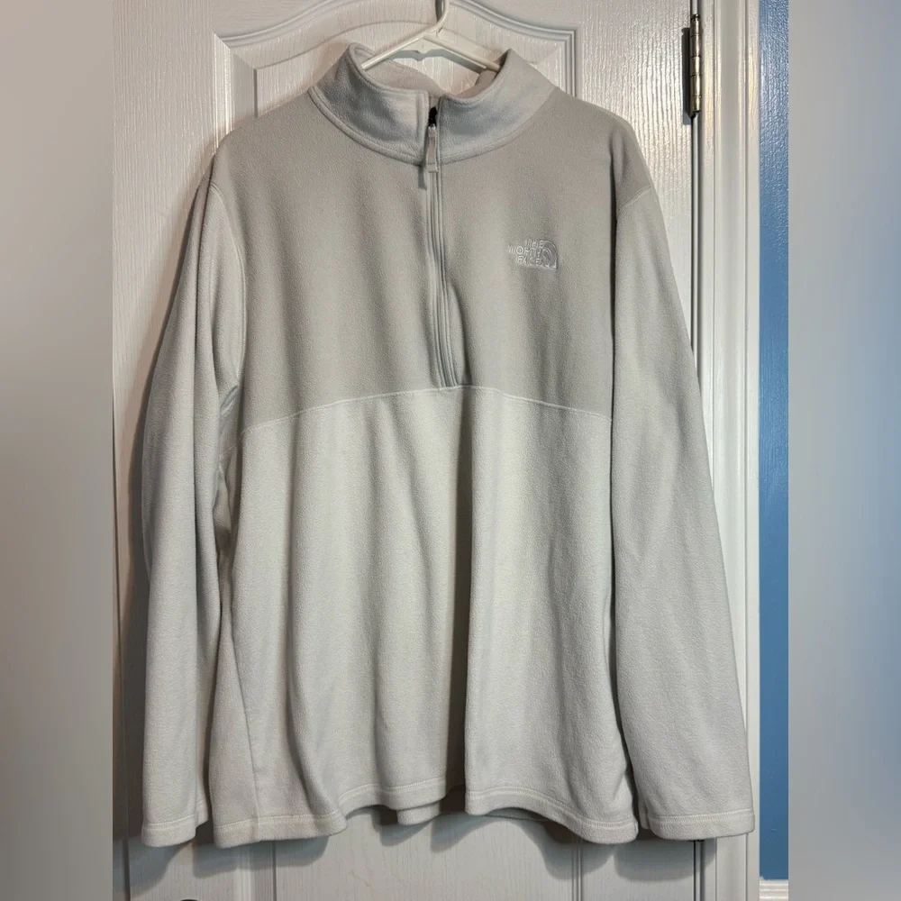 The North Face Men’s Half-Zip Pullover Sweater XL –‎ White & Grey